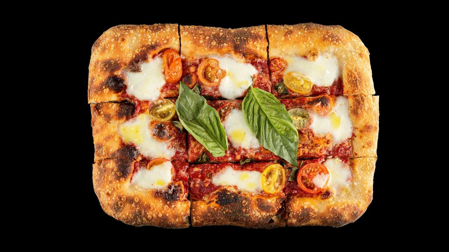 Wood-fired pizza at Monzú